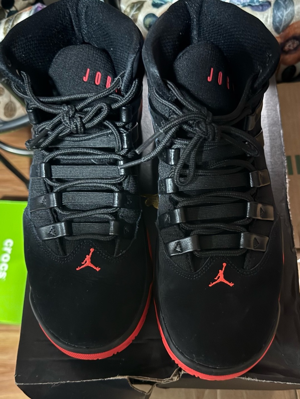 Jordan Men's Black and Red Low-Top Sneakers
